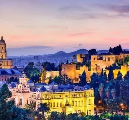 5 Mins From El Palo Wifi & Ac Apartment