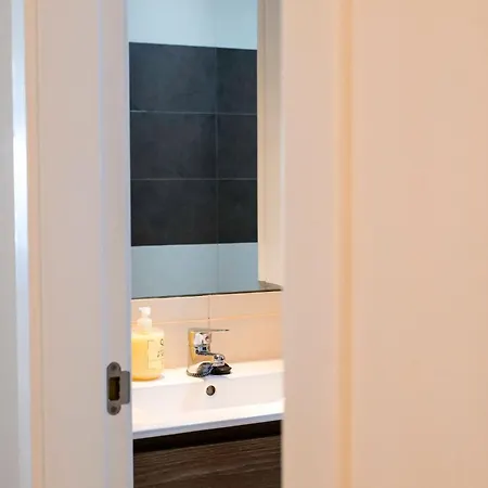 Apartment 5 Mins From El Palo Wifi & Ac