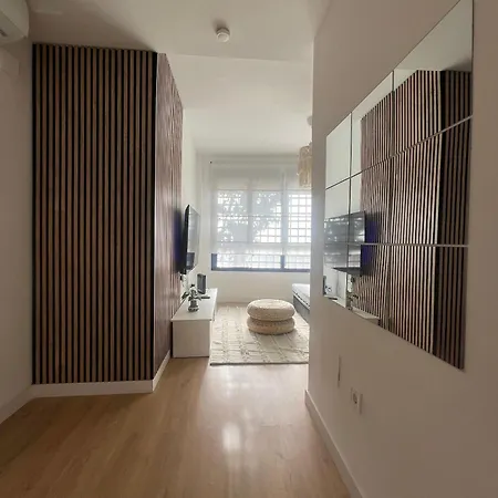 Apartment 5 Mins From El Palo Wifi & Ac *